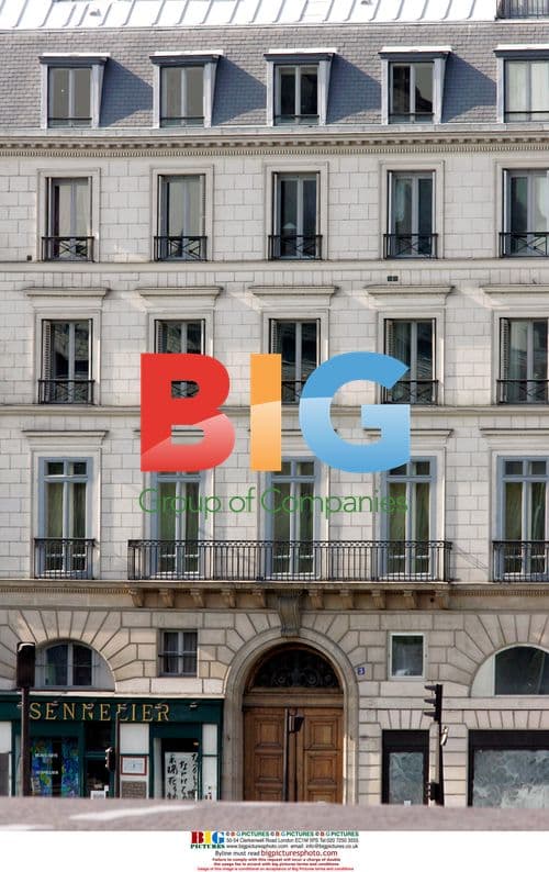 Jacques Chirac Family Moves Into Hariri's Apartment