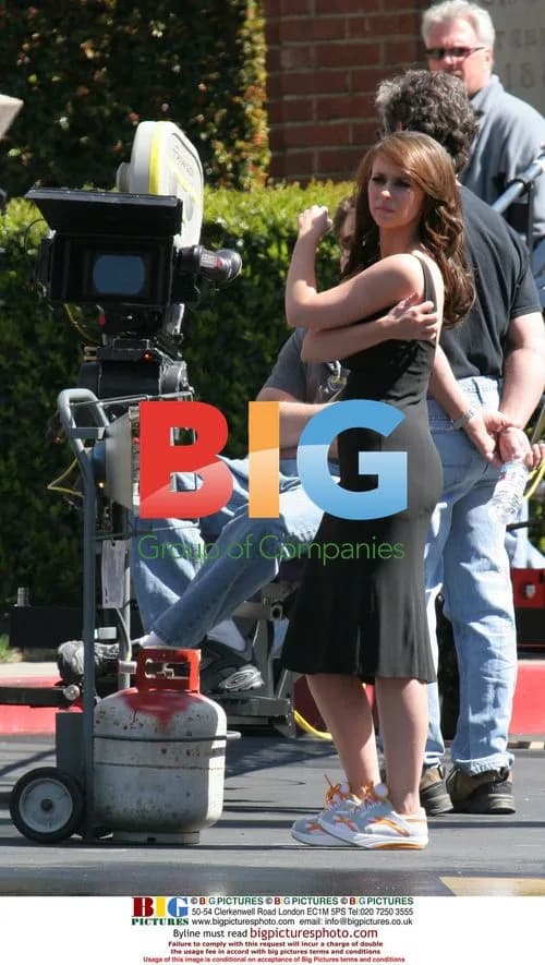 Jennifer Love Hewitt on 'Ghost Whisperer' set