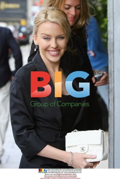 Kylie Minogue Leaves Home for Meeting