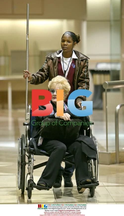 Debbie Reynolds Lands at LAX