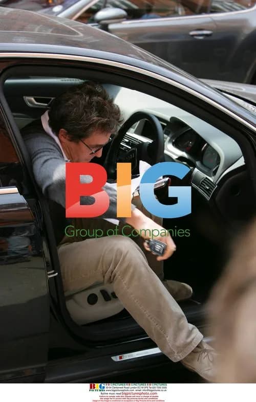 Hugh Grant Arrested Over Photographer Incident