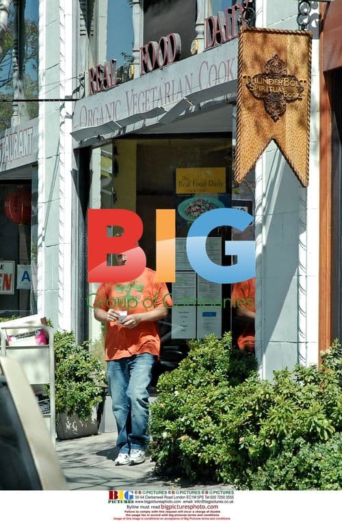 Sean Astin eating lunch at Real Food Daily