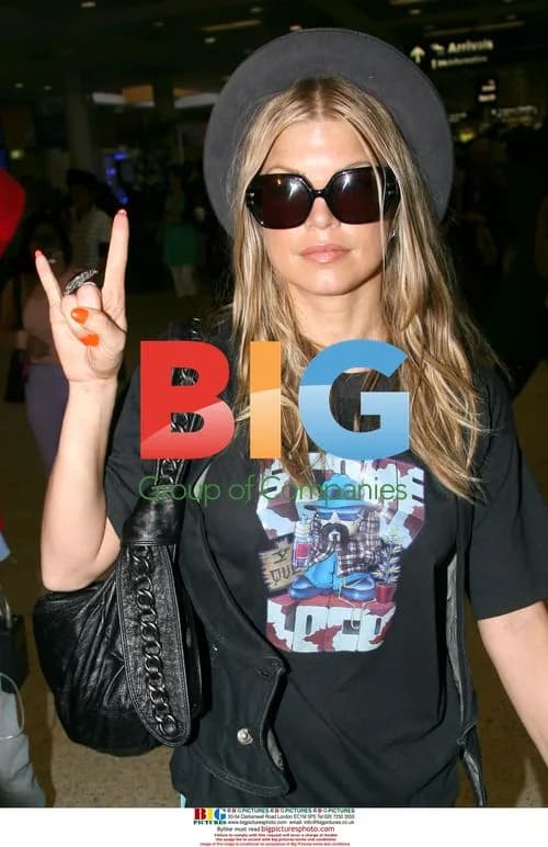 Fergie Arrives at Sydney Airport