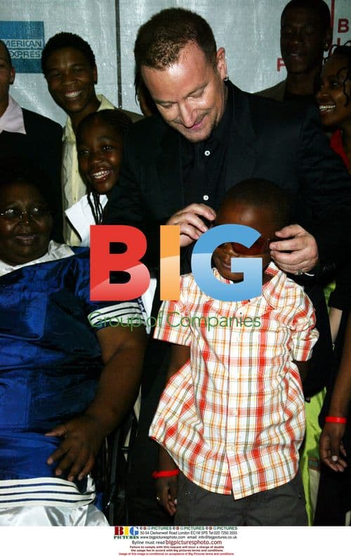 Bono shares glasses with Agabe orphanage children