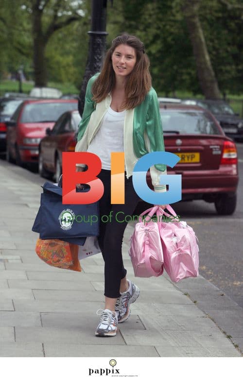 Jools Oliver takes daughters to dance class