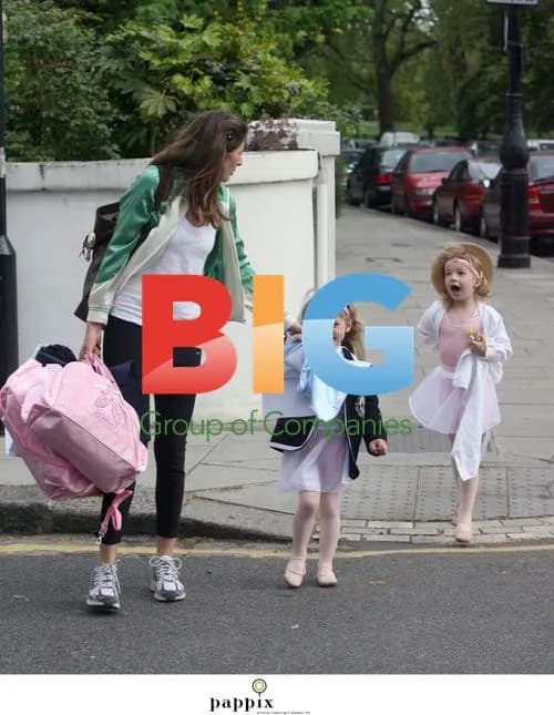 Jools Oliver takes daughters to dance class