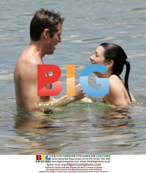 Alyson Hannigan Enjoys Maui Vacation with Husband