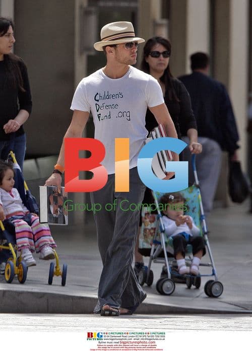 Ryan Phillippe Wears Homemade Charity T-Shirt