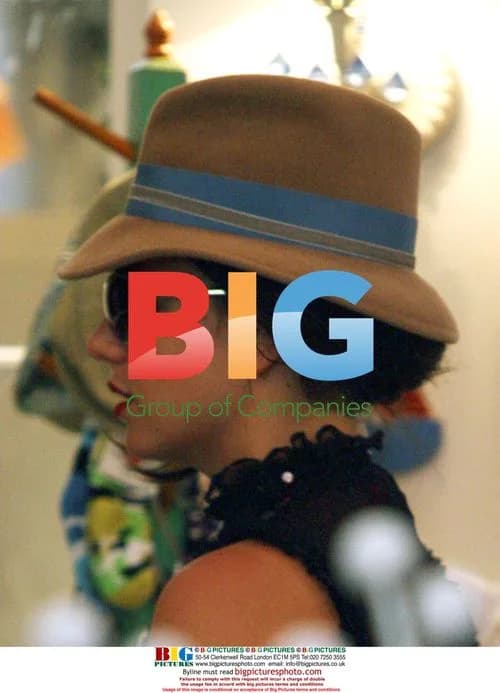 Britney Spears goes shopping for baby clothes