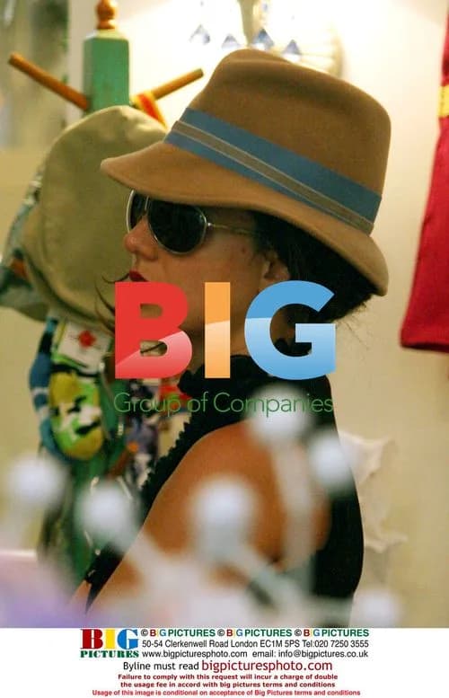 Britney Spears shops for baby clothes