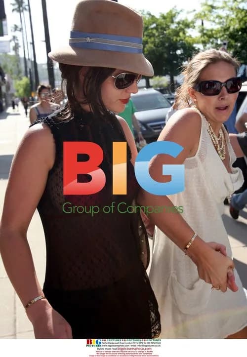 Britney Spears Goes Shopping for Baby Clothes