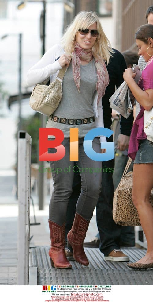 Singer Natasha Beddingfield shopping in London