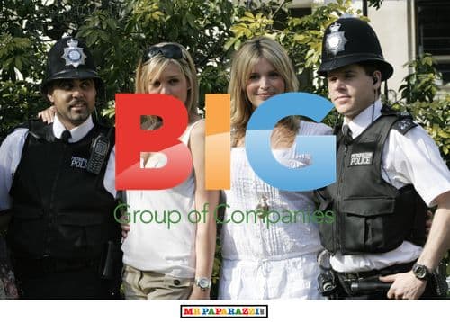 Danielle Lloyd picnicking with WAGS