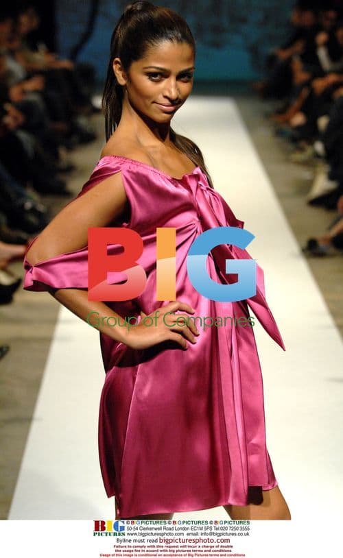 Camila Alves at Bob Store Fashion Show