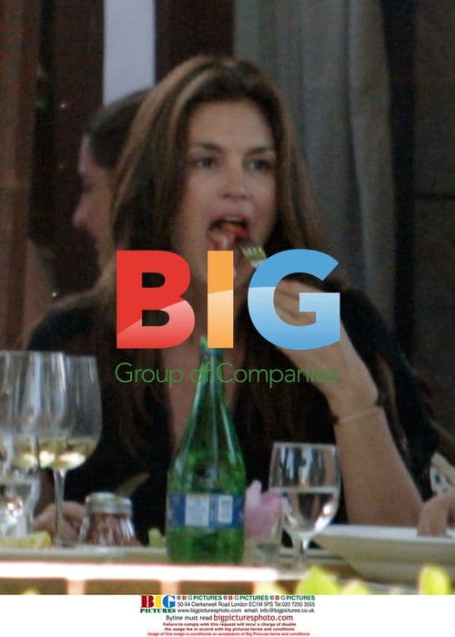 Cindy Crawford Out for Lunch with Daughter