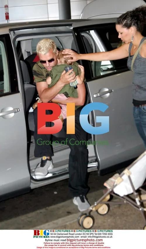 Gwen Stefani and family leave Sydney for Melbourne