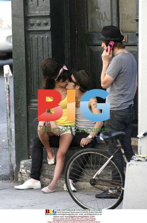 Amy Winehouse and Blake Fielder-Civil Smoking Outside