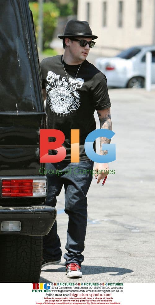 Joel Madden Meets Bandmates After Concert