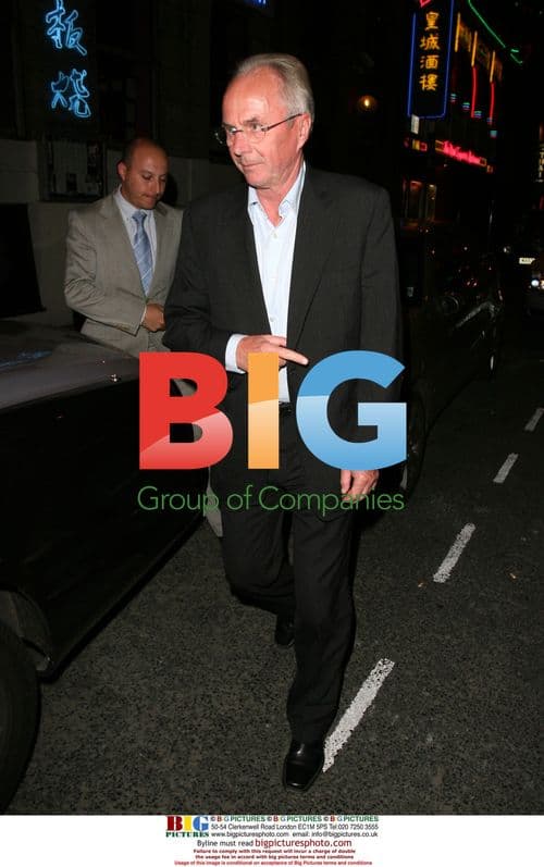 Eriksson and Shinawatra Leaving Restaurant in Manchester