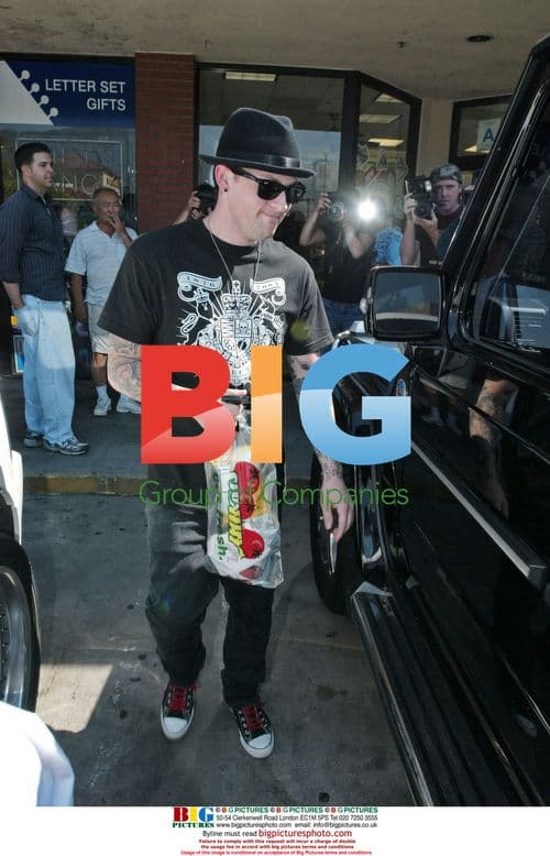 Joel Madden Runs Errands for Pregnant Nicole Richie