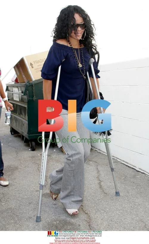 Rihanna Shopping in LA with Crutches