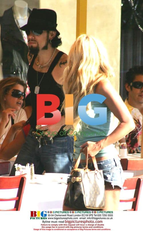 Dave Navarro Seen Kissing New Girlfriend