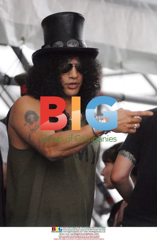 Slash Performs at Virgin Festival