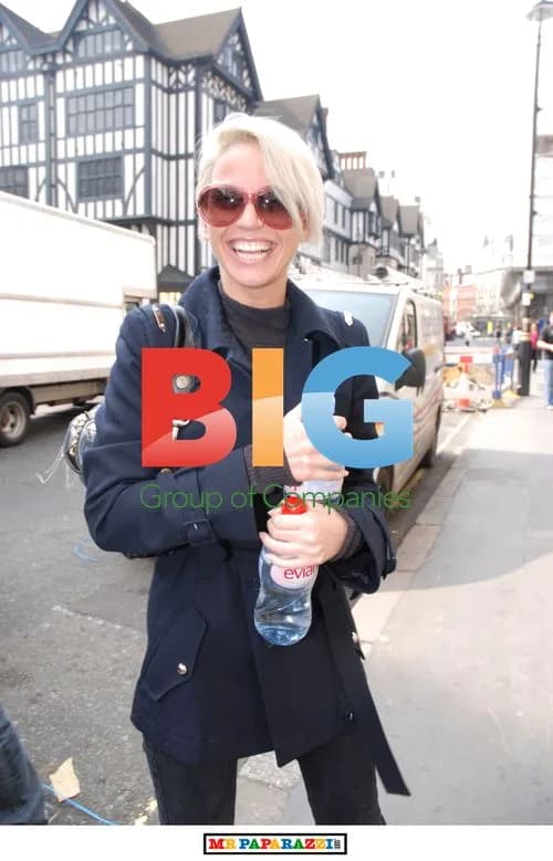 Girl's Aloud Out in London