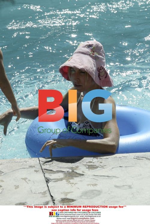 Heather Mills and Daughter Beatrice in Las Vegas