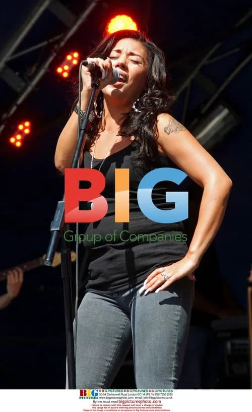 Mutya Buena Performs Alongside Unsigned Bands