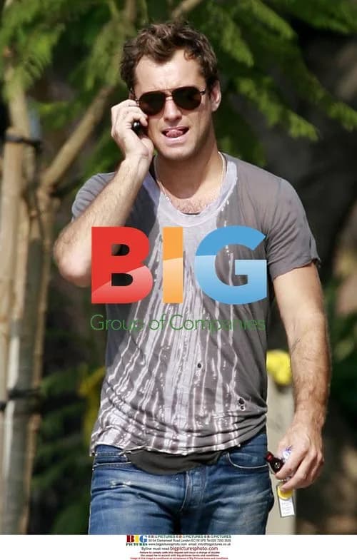 Jude Law Arriving for Photo Shoot
