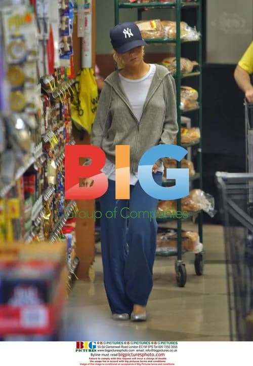 Christina Aguilera Grocery Shopping