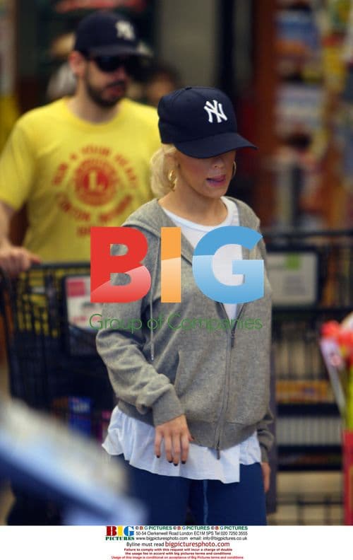 Pregnant Christina Aguilera Grocery Shopping