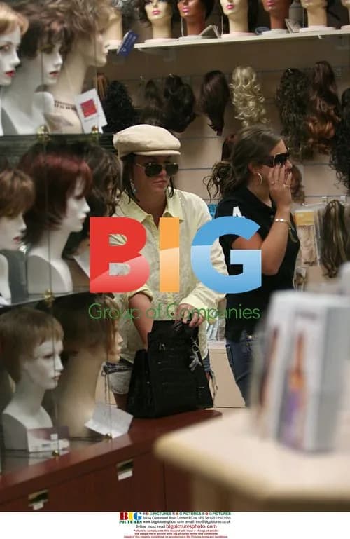 Britney Spears goes wig shopping with cousin Alli