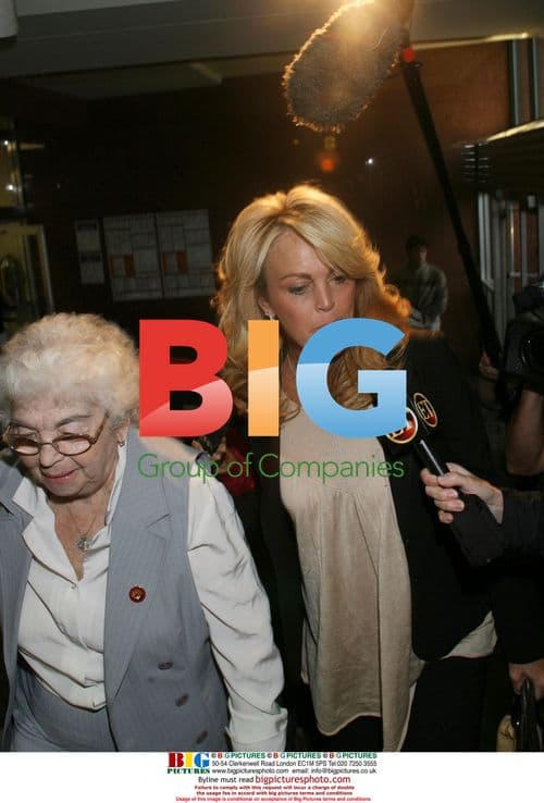 Lindsay Lohan's parents arrive at court