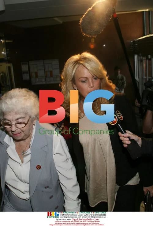 Lindsay Lohan's parents arrive at court