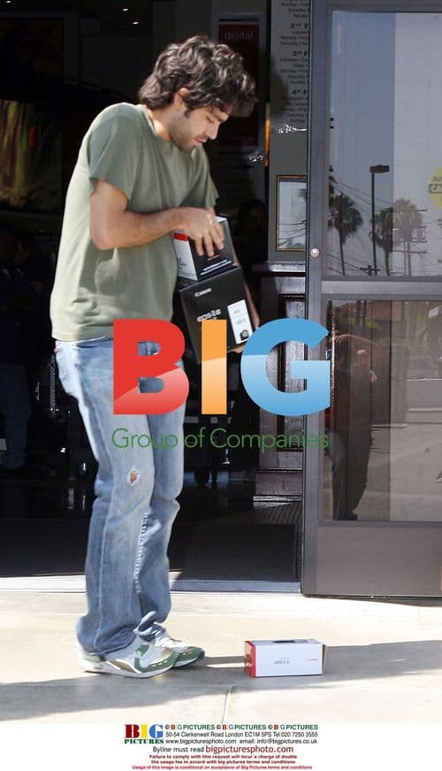 Adrian Grenier Shops for Camera at Samy's