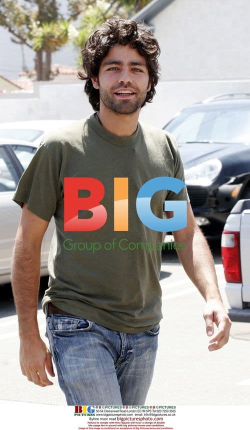 Adrian Grenier shops for camera at Samy's