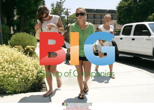 Hayden Panettiere enjoys coffee run with friends