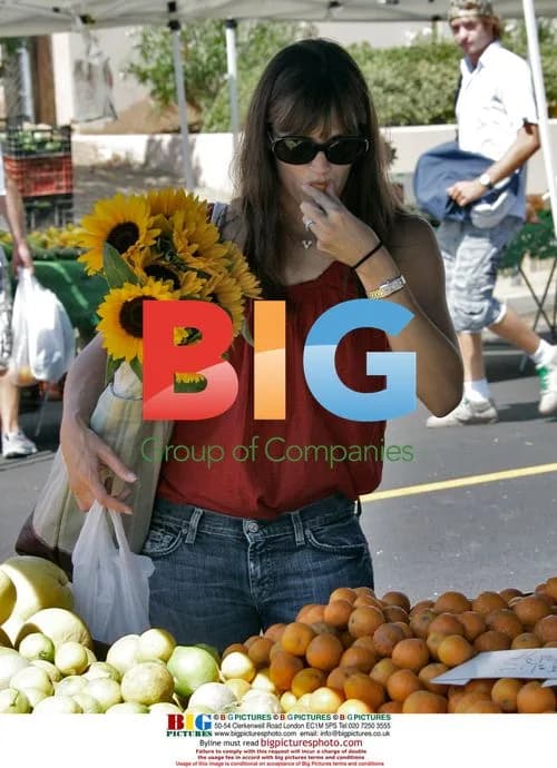 Jennifer Garner at Brentwood Farmer's Market