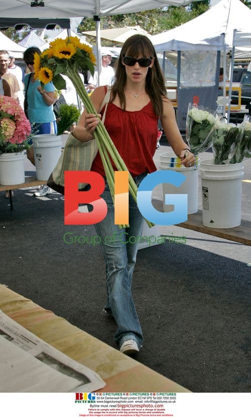 Jennifer Garner at Farmer's Market