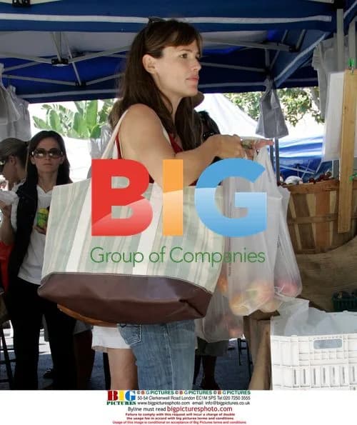 Jennifer Garner at Farmer's Market