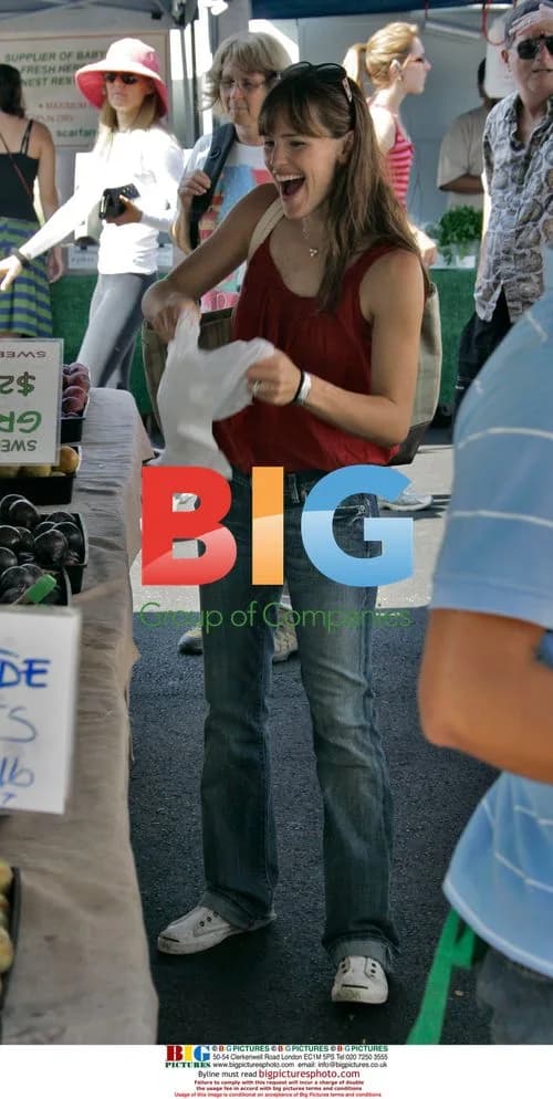 Jennifer Garner at Farmer's Market