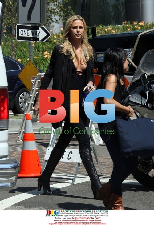 Charlize Theron and Will Smith on Hancock set