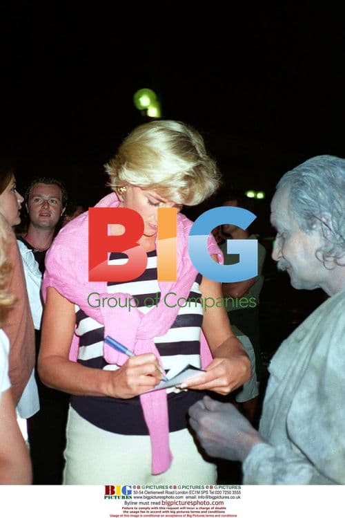 Homage to Lady Diana in St. Tropez