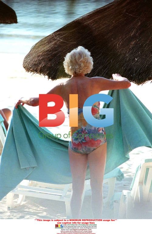 Lady Di's mother on holiday in Mauritius