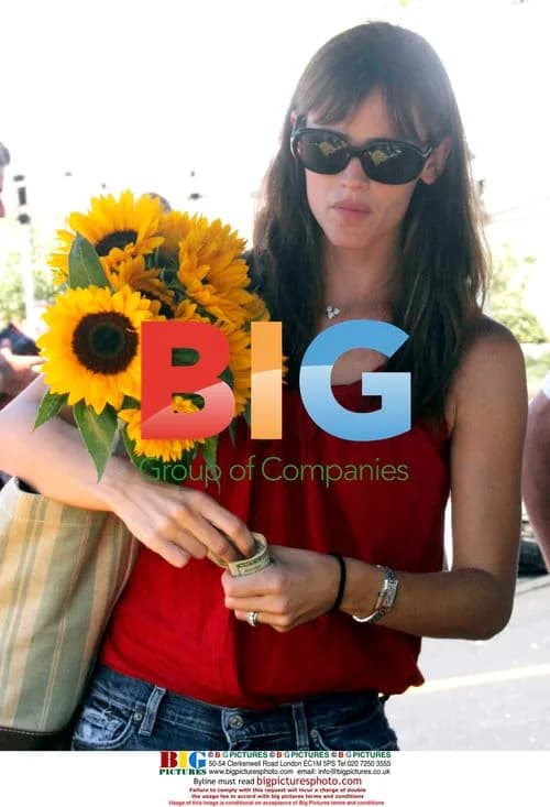 Jennifer Garner at Brentwood Farmers Market