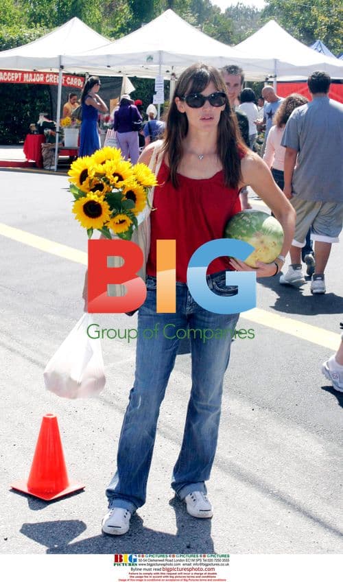 Jennifer Garner at Brentwood Farmers Market