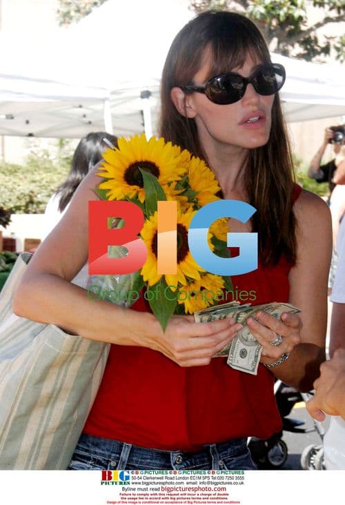 Jennifer Garner at Brentwood Farmers Market