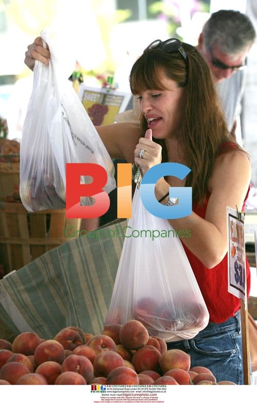 Jennifer Garner at Brentwood Markets